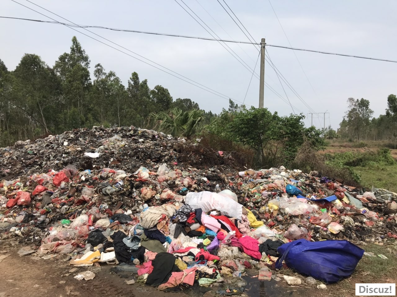 乡村垃圾堆积成山污染环境(16楼:小良镇人民政府回复 )