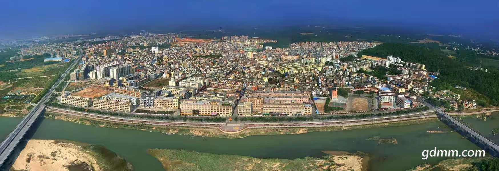 粤西有几个镇的商贸业算比较发达?