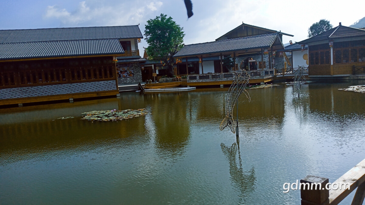 魅力旅遊新秀信宜蓮花湖莊園百越小鎮真不錯